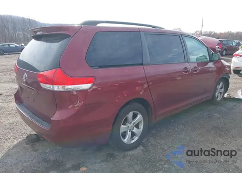 2012 Toyota Sienna Le V6 8 Passenger z USA, uszkodzony, nr VIN 5TDKK3DC8CS265596